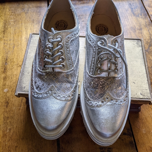 La Milagresa Silver Oxfords. EUC. - Picture 3 of 8